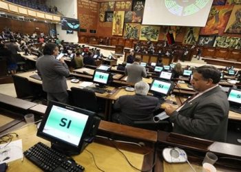 Parlamento ecuatoriano aprueba proyecto sobre uso de la fuerza