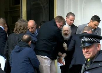 Esposa de Assange alerta del deterioro de la salud del periodista