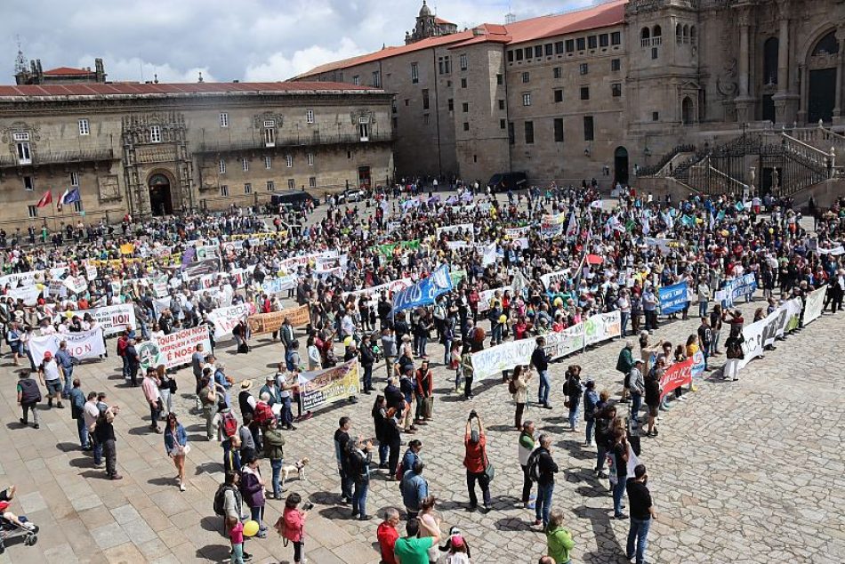 Galiza enche de novo o Obradoiro para exixir un modelo enerxético alternativo á actual invasión eólica