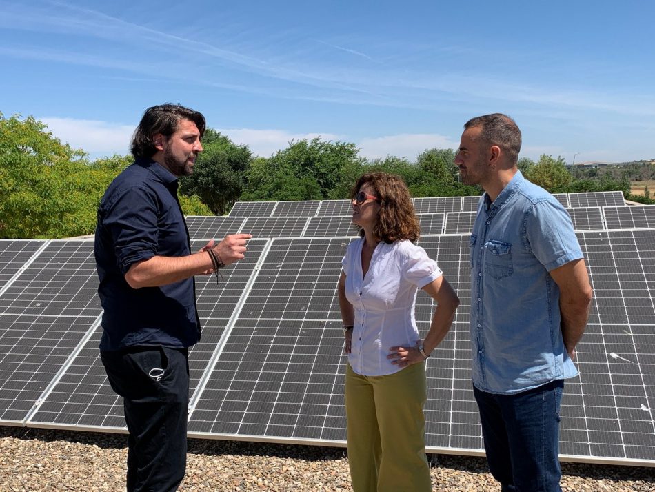 Por Andalucía propone instalar paneles solares en todos los edificios púbicos para reducir la dependencia de las grandes eléctricas