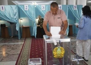 El 77 % de electores aprueba referendo constitucional en Kazajistán