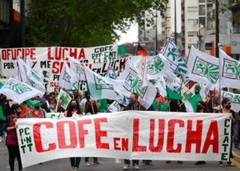 Trabajadores uruguayos en paro por recuperación salarial