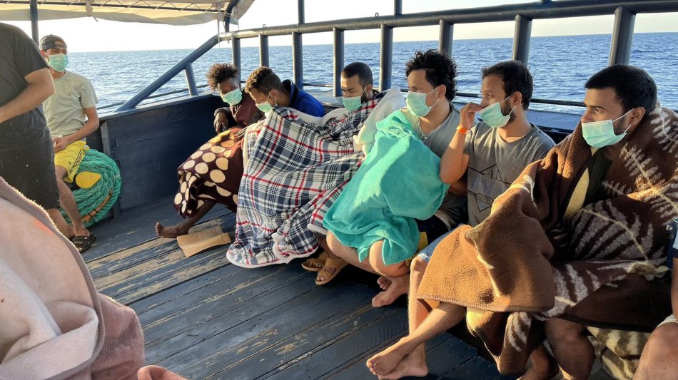 Aita Mari rescata once personas en el Mediterráneo Central