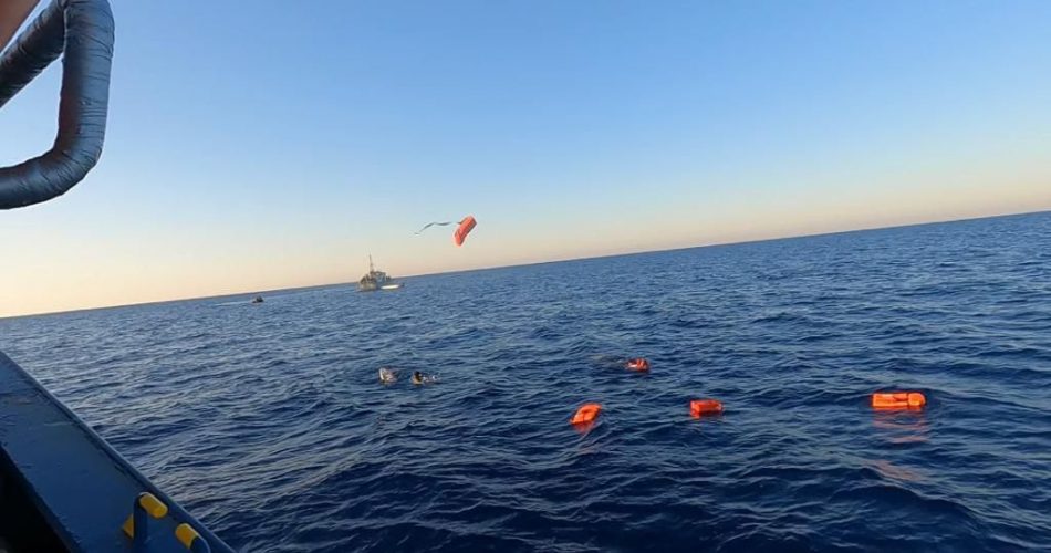 Aita Mari realiza un segundo rescate en el Mediterráneo Central y evita que 17 personas sean devueltas a Libia