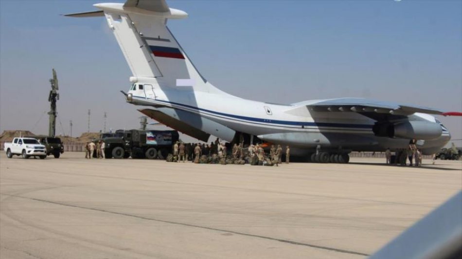 Paracaidistas rusos aterrizan en Siria para frenar ofensiva turca