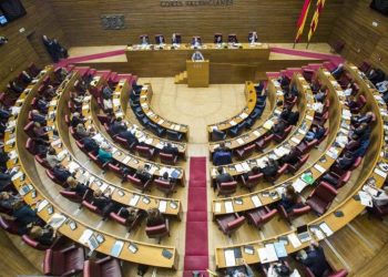 Compromís insta al PP a no permitir más la indecencia de que la Presidenta de Les Corts no condene la violencia machista