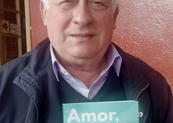 Felipe Alcaraz vuelve al verano cultural de Conil con la reedición de su novela «Amor, enemigo mío»