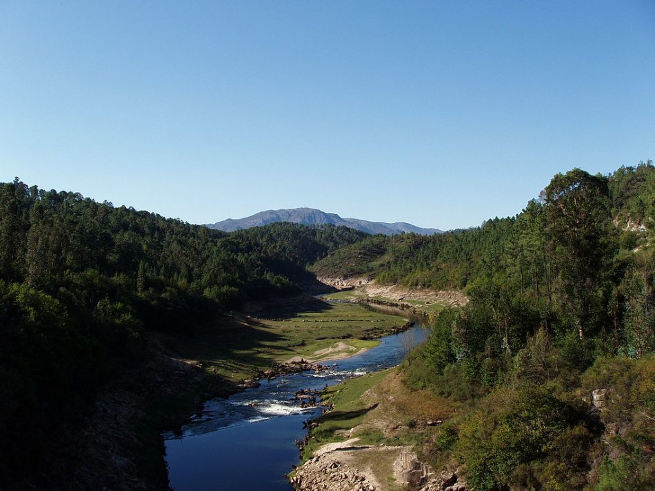 A guerra silenciosa da auga no río Limia