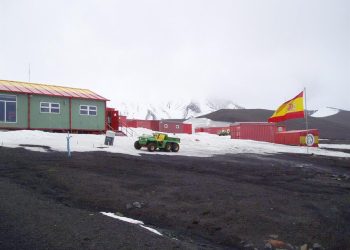 La Universidad de Granada investigará en la campaña antártica deshielos y seismos