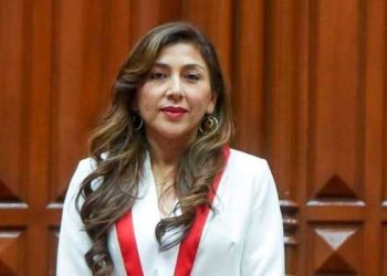Congreso en Perú elige presidenta conservadora