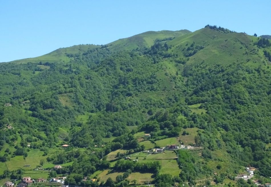 Advierten del peligro de explotar la escombrera de Moreda en Aller (Asturias)