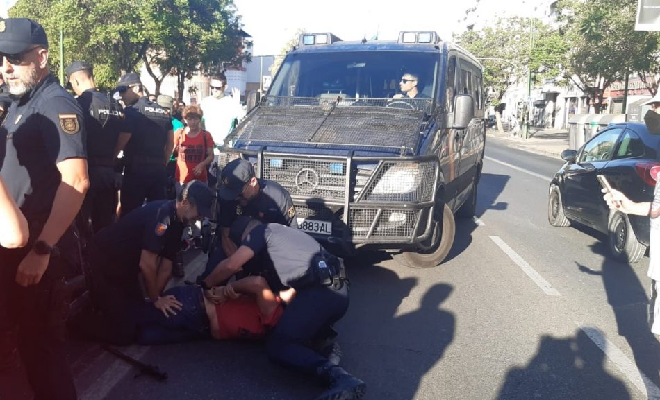 Adelante Andalucía pedirá una investigación por la violencia y represión policial contra un activista que se manifestaba por la subida del precio de la luz