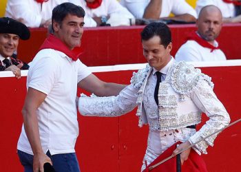 PACMA denuncia al torero Jesulín de Ubrique por invadir la plaza durante una corrida