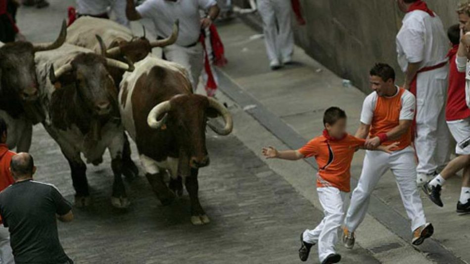 Aragón estudia permitir a los menores de 14 años participar en encierros para fomentar la tauromaquia