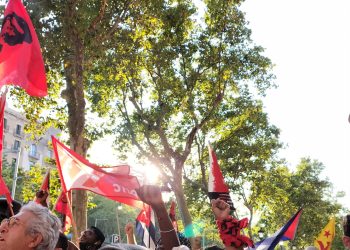 «Trenquem el bloqueig» se escuchó en Barcelona en una nueva concentración solidaria que convocó a dos centenares de personas