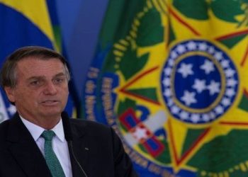 Bolsonaro renueva ataques al sistema electoral de Brasil