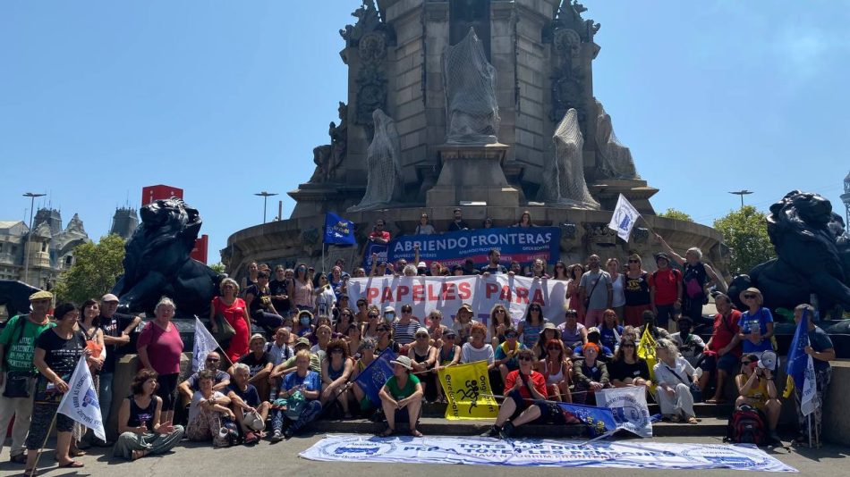 La Caravana Abriendo Fronteras finaliza su séptima edición con una ruta por la huella colonial de Barcelona