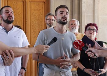 Podemos pide a las instituciones que garanticen la paz social en Peal de Becerro