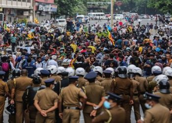 Manifestantes asaltan la residencia presidencial en Sri Lanka