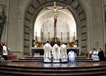 Reclaman a Bolaños que cumpla la ley y expulse a los monjes benedictinos del Valle de los Caídos