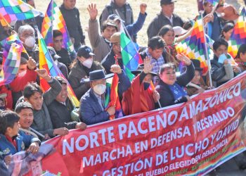 Los golpistas no pasarán en Bolivia: Histórica concentración popular por la democracia, la unidad y el Gobierno de Lucho y David