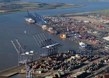 Inicia huelga en el puerto más importante del Reino Unido