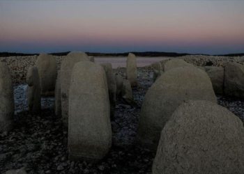 El “Stonehenge español” emerge de un embalse afectado por la sequía
