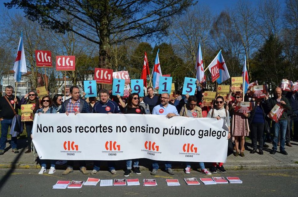 Educación aproveita o verán para pechar centros e recortar unidades e postos de traballo