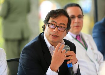 Colombia: Petro avisa a los militares que se preparen para ser un «ejército de paz»