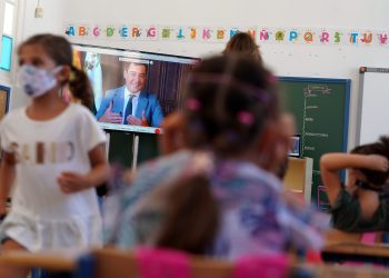 El gobierno andaluz aprovechó la pandemia para cerrar cientos de unidades escolares sin reducir las ratios