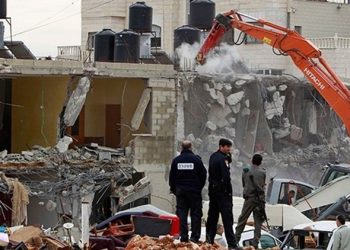 Ocupación demuele casas dos prisioneros palestinos en Cisjordania