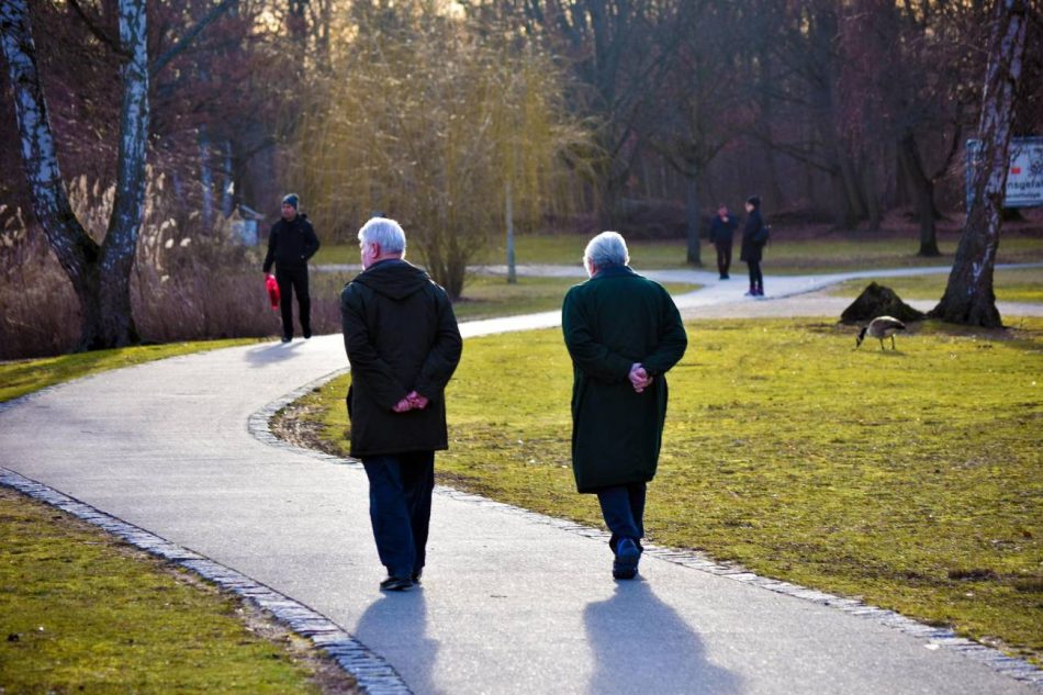 Definir la edad biológica de un individuo por sus indicadores médicos