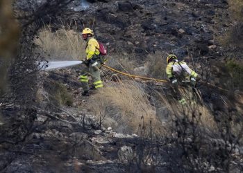Estabilizado el incendio en la Sierra Larga de Jumilla