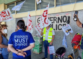 Los sindicatos SITCPLA y USO denuncian despidos de Ryanair al personal que ha secundado la huelga de TCPs