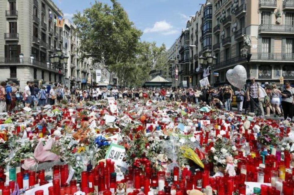 Barcelona recuerda a las víctimas de los atentados del 17A