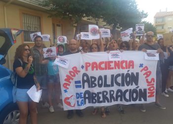 Primera concentración en rechazo a la tauromaquia organizado por el grupo antitaurino de Pedro Muñoz (Ciudad Real)