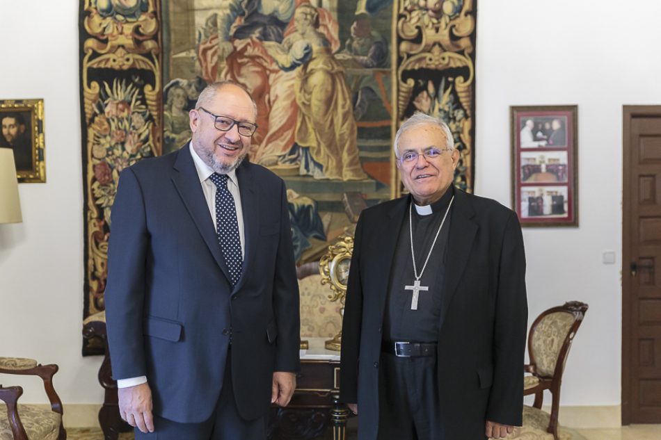 UNI Laica: «La visita del nuevo rector al obispo revela la confesionalidad de la Universidad de Córdoba»