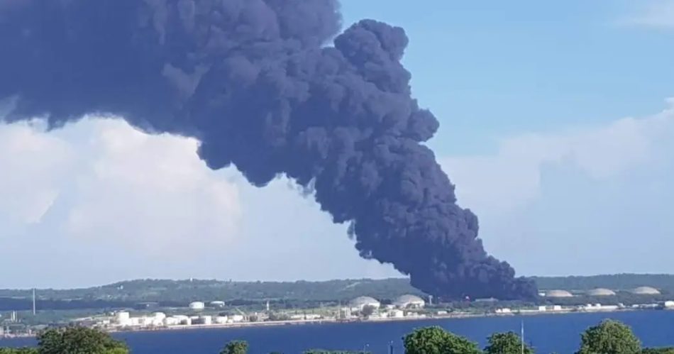Las autoridades cubanas informan de los avances en la extinción del incendio en la zona industrial de Matanzas