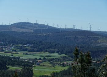 Nueva polémica en la Fundación Eduardo Pondal: la Plataforma As Salgueiras denuncia la campaña de «lavado de imagen» de Francisco Conde, el conselleiro responsable del «desastre eólico» en Galicia