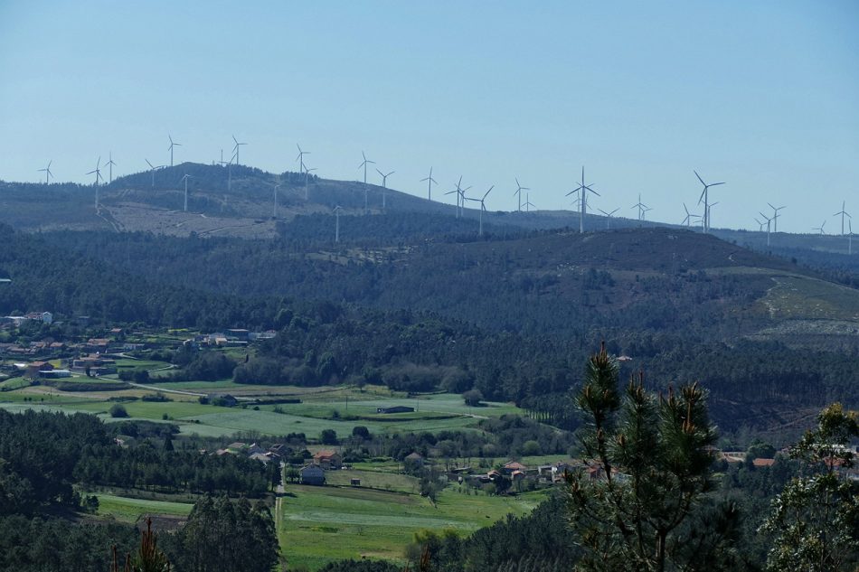 Nueva polémica en la Fundación Eduardo Pondal: la Plataforma As Salgueiras denuncia la campaña de «lavado de imagen» de Francisco Conde, el conselleiro responsable del «desastre eólico» en Galicia