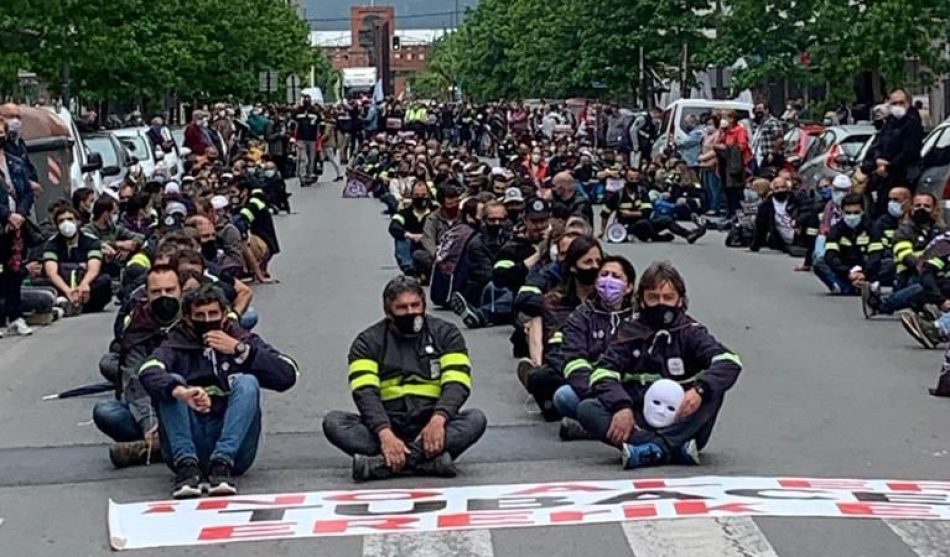 «Denunciamos la persecución hacia los participantes en las movilizaciones de Tubacex y pedimos la absolución de los tres jóvenes encausados»