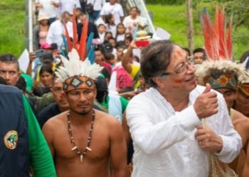 Presidente de Colombia pide tregua a grupos armados para enfrentar temporada de lluvias