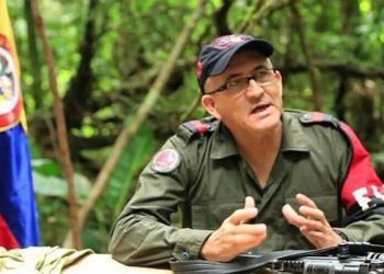 Antonio García, comandante del ELN «dispuesto al diálogo pero no participaremos en la misma negociación con bandas paramilitares»