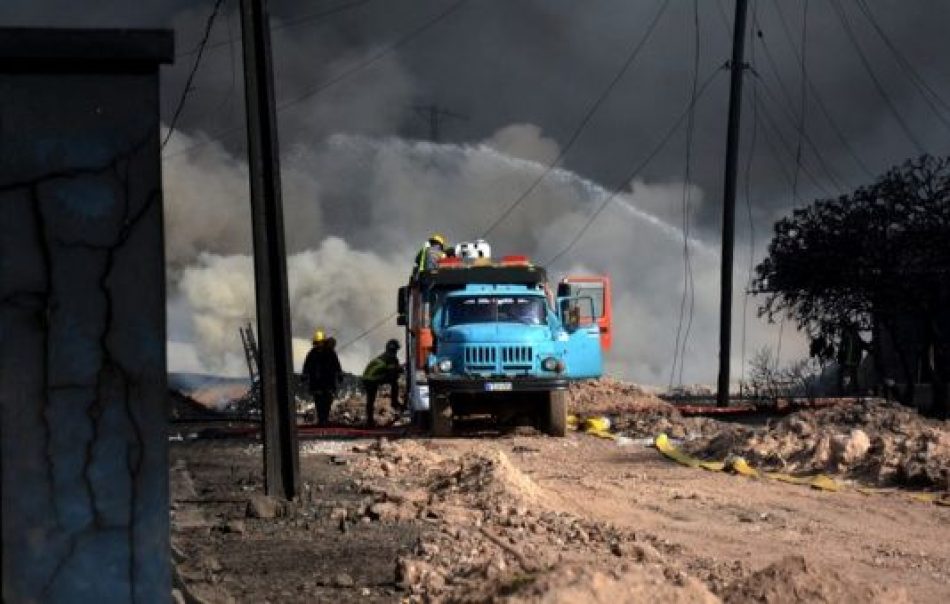 Llegan más bomberos para combatir incendio en Matanzas, Cuba