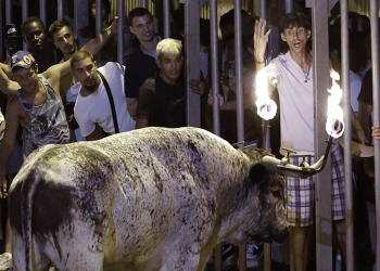 Descontrol en Alfafar: los toros embolados sacan lo peor de la afición