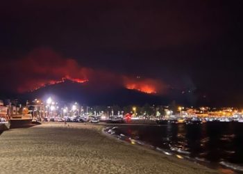 Los incendios en Galicia calcinan unas 4.500 hectáreas, pero evolucionan favorablemente