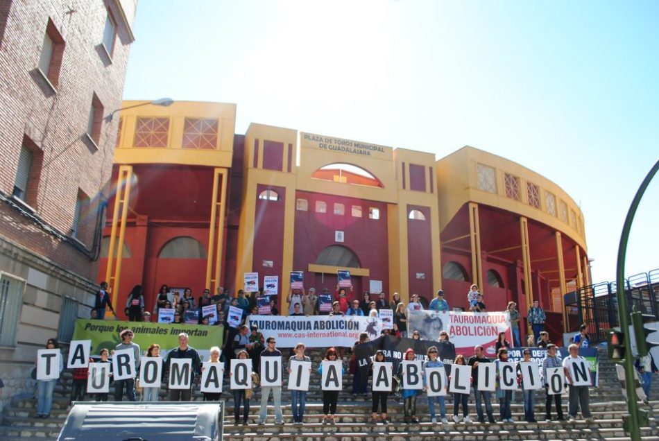 Organizan performance antitaurina en las Ferias de Guadalajara