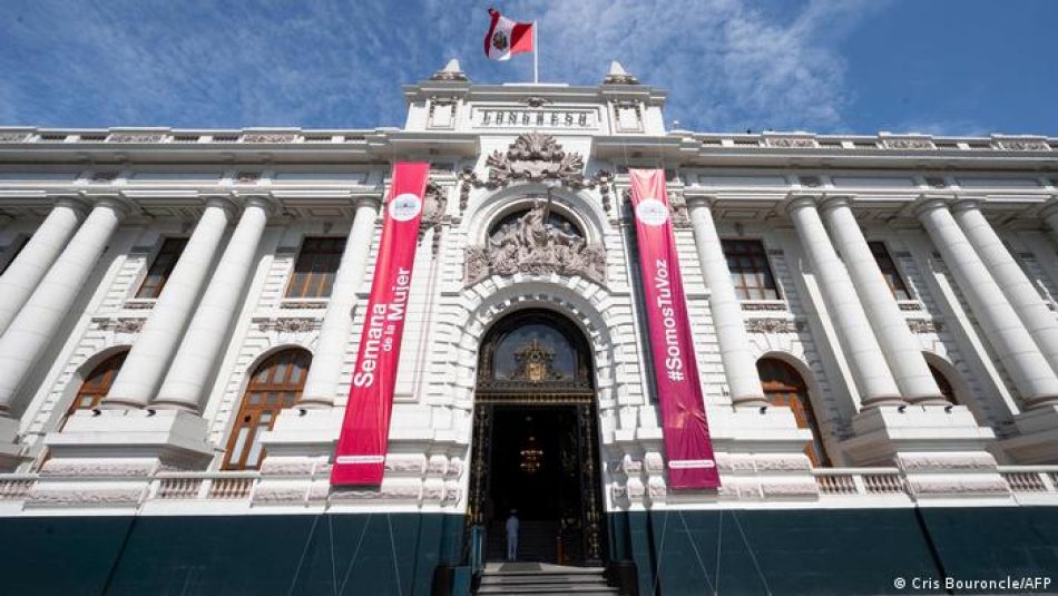 La fiscalía registra durante 16 horas la casa presidencial de Perú