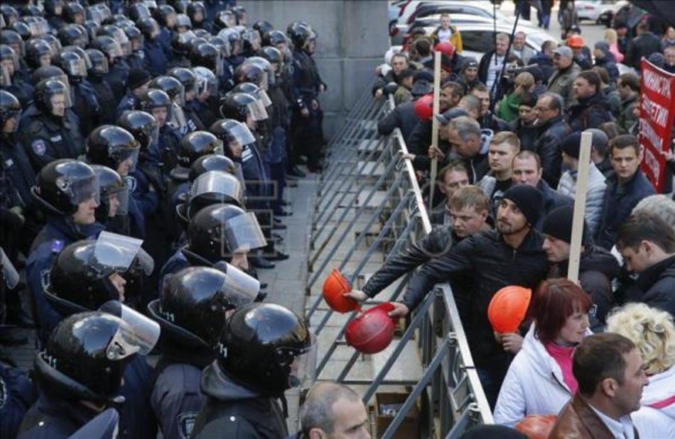 Zelenski destroza los derechos laborales de la clase trabajadora ucraniana