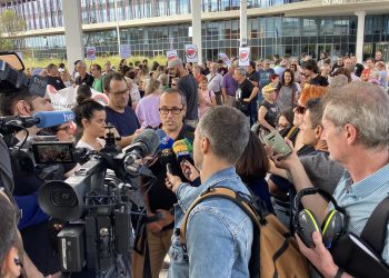 Alberto Cubero, absuelto de cometer un «delito de odio» contra Vox, recuerda a los antifascistas zaragozanos condenados a 7 años de cárcel en un montaje policial y judicial